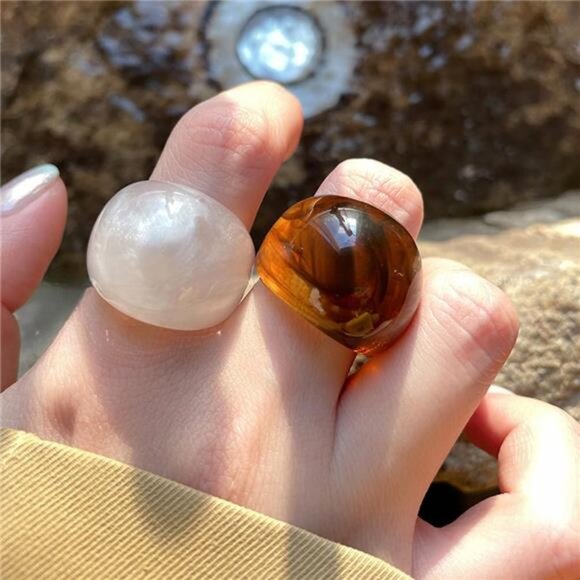 2pc Chunky Acrylic Resin Rings – Vintage Y2K Stackable Brown & White Ring Set - Picture 2 of 5